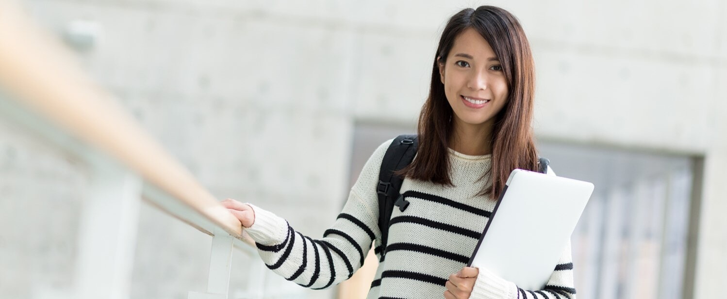 頭の良い真面目な女性 イメージ